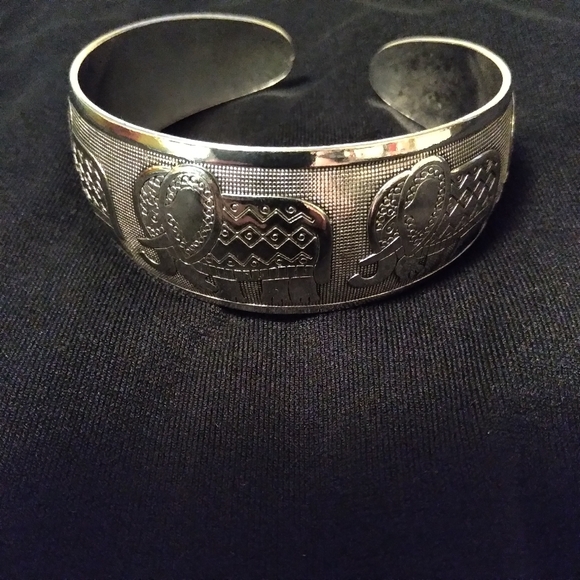 Silver tone elephant jewelry - Picture 5 of 5